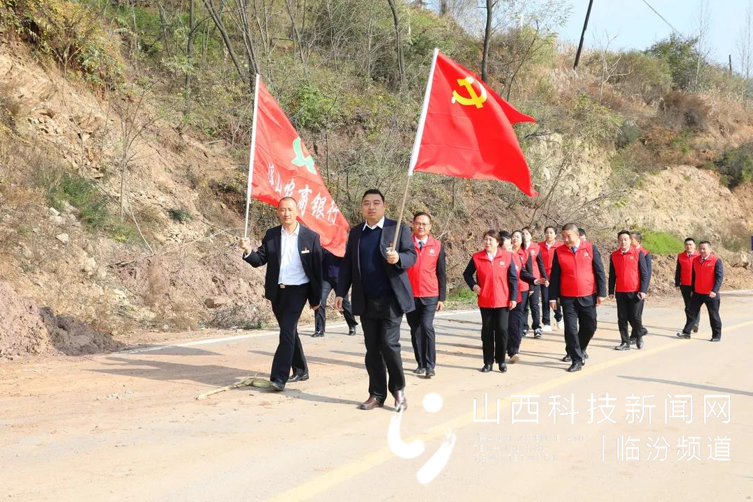 浮山农商银行开展&ldquo;弘扬扁担精神 服务乡村振兴&rdquo;系列党日活动9