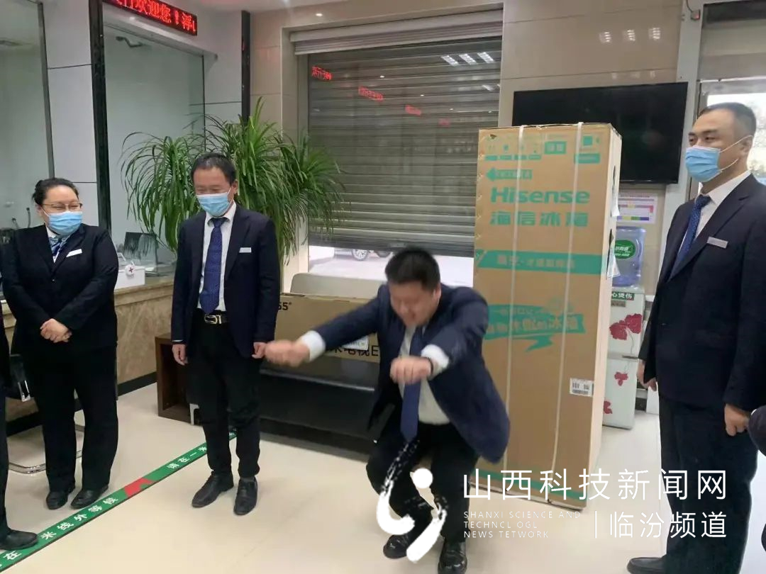 浮山农商银行工会组织张庄支行员工开展趣味健身活动2