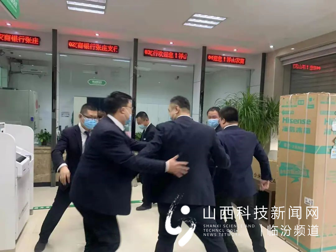 浮山农商银行工会组织张庄支行员工开展趣味健身活动3