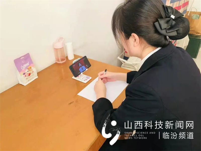 襄汾农商银行组织收看第八届全国道德模范颁奖仪式7