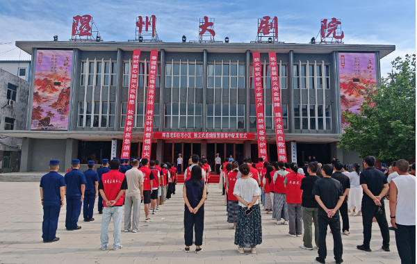 消防器材进小区 夯实基层防火墙
